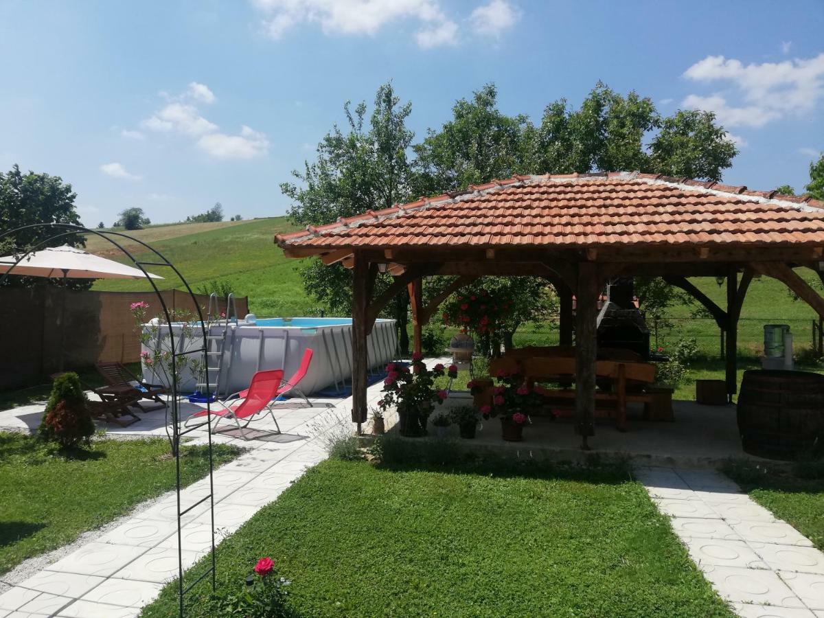 Pod Orehom Drvena Kuca I Sauna Hotel Krapina Exterior foto