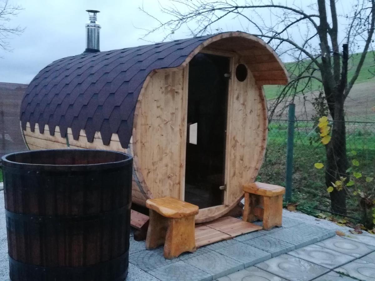 Pod Orehom Drvena Kuca I Sauna Hotel Krapina Exterior foto